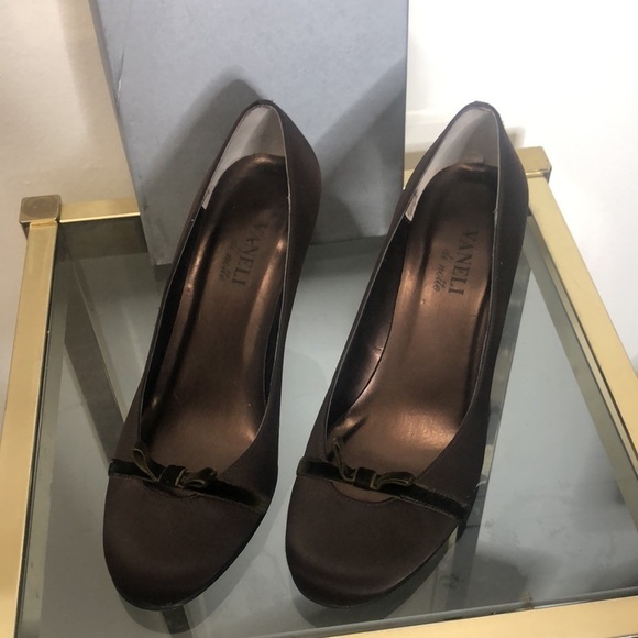 Vaneli  womens brown bow kitten heel satin pump size 7.5 with box - Picture 2 of 10